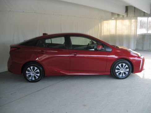 Used 2021 Toyota Prius XLE w/ Advanced Technology Package image 4