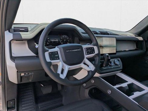New 2025 Land Rover Defender 90 X-Dynamic SE image 3