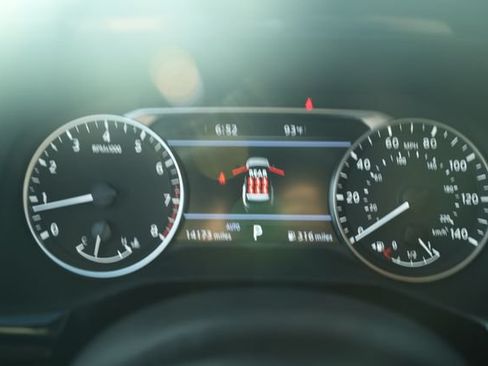 Used 2025 Nissan Pathfinder SL AWD/4WD image 30