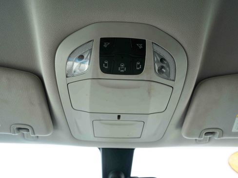 Used 2017 Chrysler Pacifica Touring FWD image 18