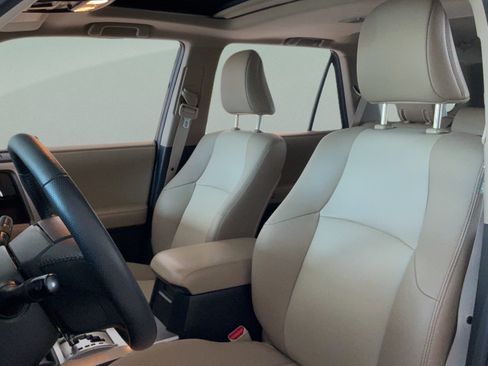 Used 2020 Toyota 4Runner SR5 Premium w/ Moonroof Package AWD/4WD image 24