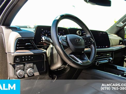 Used 2025 Chevrolet Suburban Z71 AWD/4WD image 23