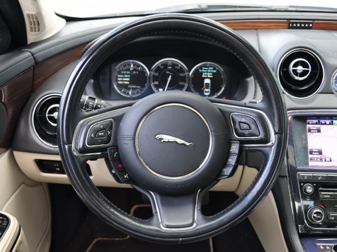 Used 2013 Jaguar XJ L Portfolio RWD image 18