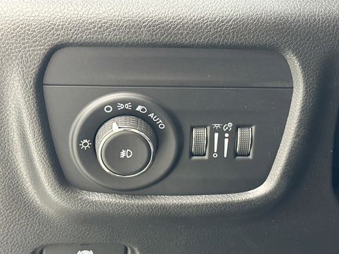 Used 2022 Jeep Grand Cherokee L Limited image 10