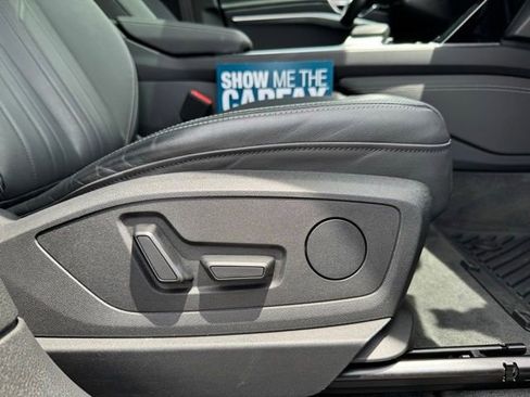 Used 2022 Audi e-tron Premium w/ Convenience Plus Package image 48