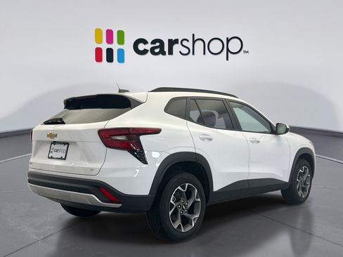 Used 2025 Chevrolet Trax LT w/ LT Convenience Package FWD image 5