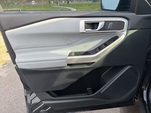 Used 2022 Ford Explorer XLT w/ Equipment Group 202A image 26