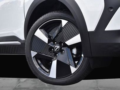 New 2025 Nissan Kicks SR