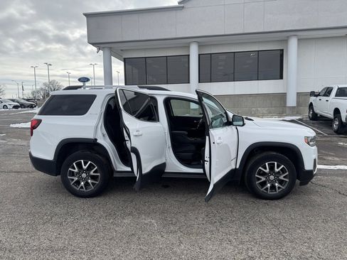 Used 2023 GMC Acadia SLE w/ Driver Convenience Package image 8