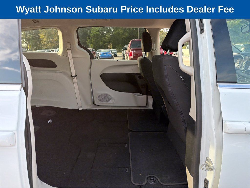 Used 2020 Chrysler Pacifica Touring FWD image 37