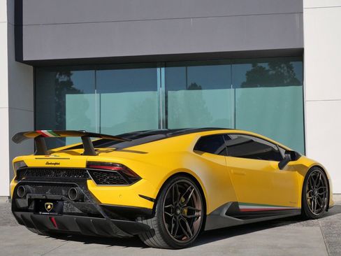 Used 2018 Lamborghini Huracan Performante image 3