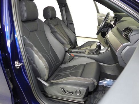 Used 2022 Audi Q3 2.0T Premium w/ Black Optic Sport Package image 19