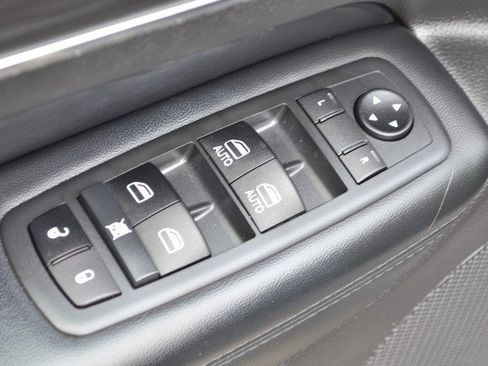 Used 2021 Jeep Grand Cherokee Limited w/ Luxury Group II image 16