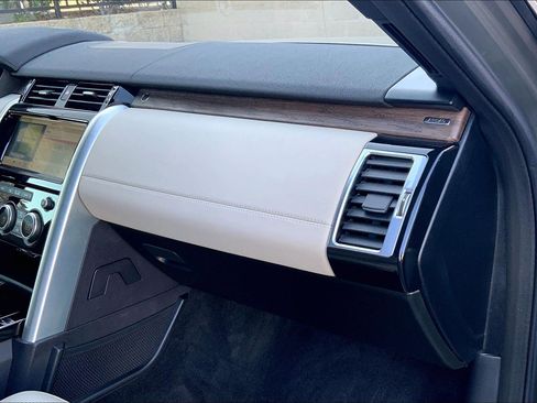Used 2019 Land Rover Discovery HSE AWD/4WD image 18