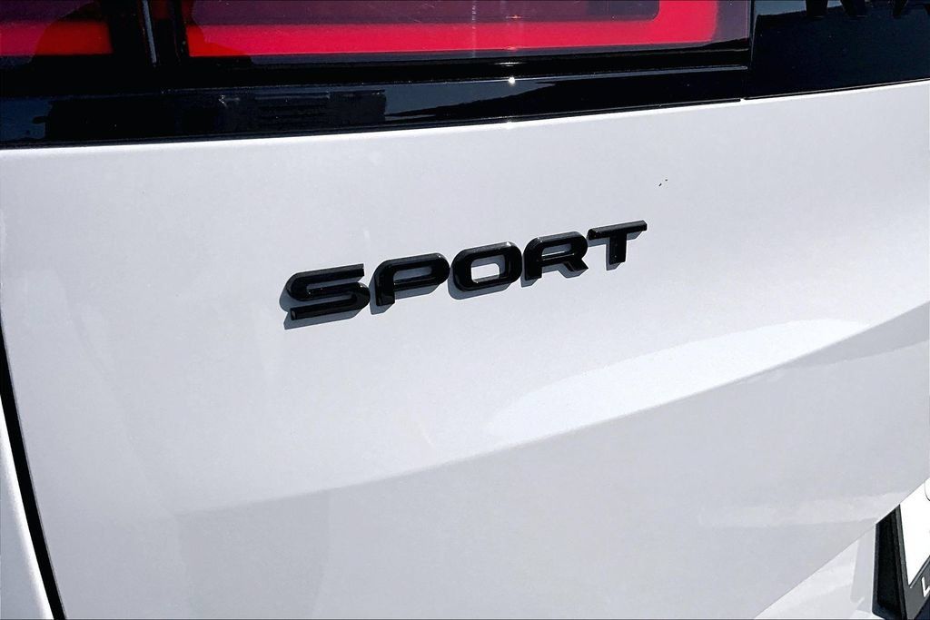 New 2026 Land Rover Range Rover Sport Dynamic SE AWD/4WD image 9