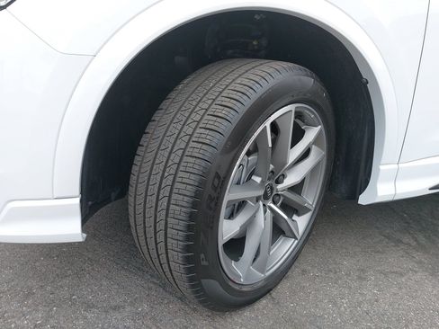 Certified 2025 Audi Q3 2.0T Premium w/ Convenience Package AWD/4WD image 36