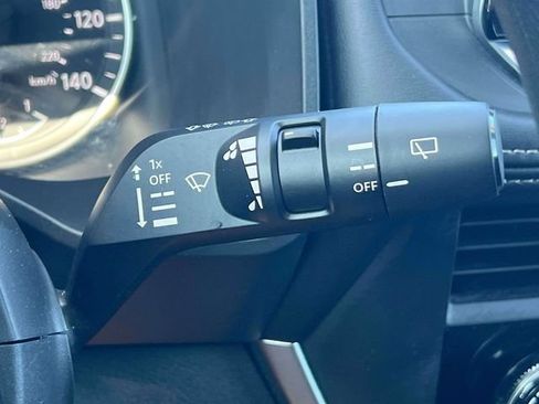 Used 2025 Nissan Rogue S AWD/4WD image 23