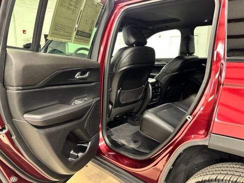 Used 2025 Jeep Grand Cherokee Altitude RWD image 19