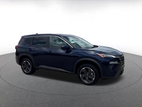 Used 2025 Nissan Rogue SV FWD image 2