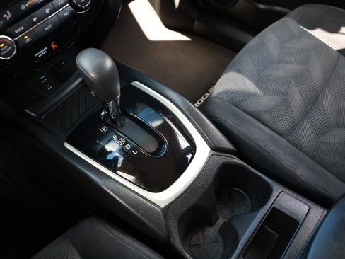 Used 2014 Nissan Rogue SV image 35