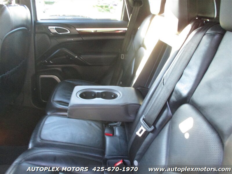 Used 2011 Porsche Cayenne Turbo AWD/4WD image 17