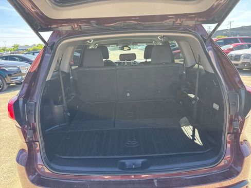 Used 2019 Toyota Highlander LE AWD/4WD image 14