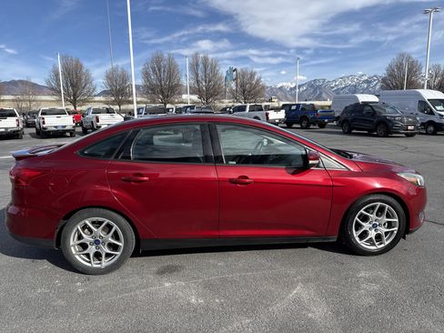 Used 2015 Ford Focus SE w/ Equipment Group 201A image 6