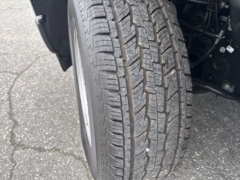 Used 2025 Chevrolet Silverado 1500 W/T image 23