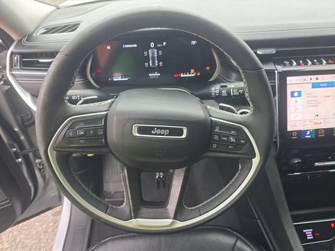 Used 2023 Jeep Grand Cherokee Limited AWD/4WD image 9