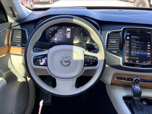 Used 2022 Volvo XC90 T6 Momentum w/ Advanced Package image 6