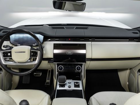 Used 2023 Land Rover Range Rover Long Wheelbase Autobiography image 10