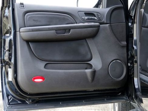 Used 2007 Cadillac Escalade 2WD w/ Information Package image 25