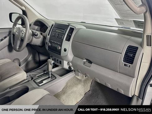 Used 2011 Nissan Frontier SV AWD/4WD image 25
