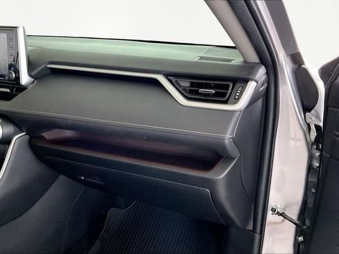 Used 2021 Toyota RAV4 Limited image 18