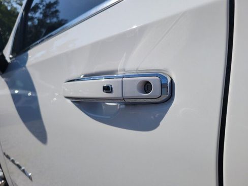 Used 2023 GMC Yukon SLT RWD image 10