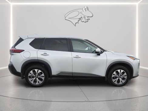 Used 2022 Nissan Rogue SV image 6