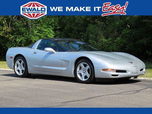 Used 1997 Chevrolet Corvette Coupe w/ Memory Pkg RWD image 1