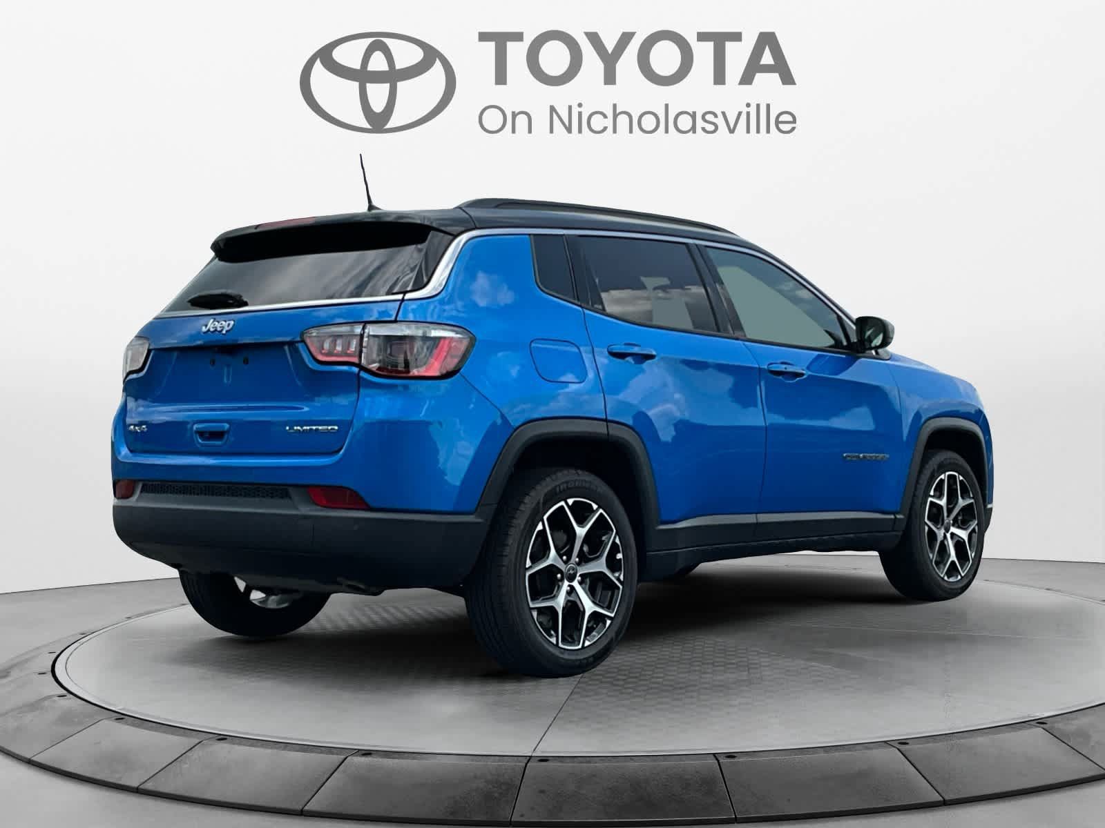 Used 2025 Jeep Compass Limited AWD/4WD image 5
