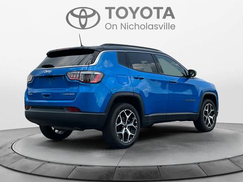 Used 2025 Jeep Compass Limited AWD/4WD image 5