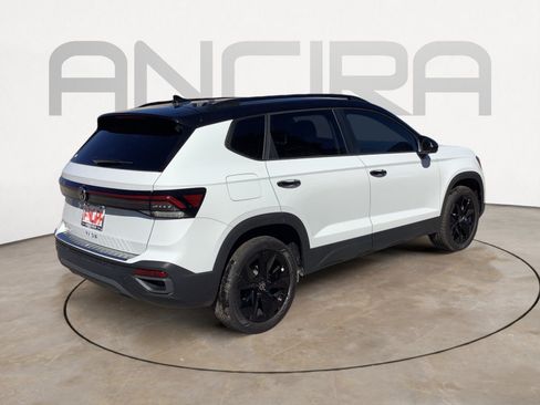 New 2026 Volkswagen Taos SE FWD image 8