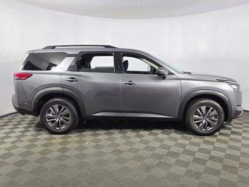 Used 2025 Nissan Pathfinder SV FWD image 10