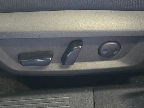 Used 2025 Nissan Rogue SV image 12