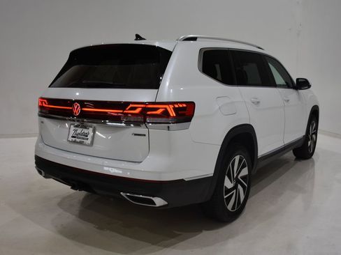 Used 2025 Volkswagen Atlas SEL AWD/4WD image 4