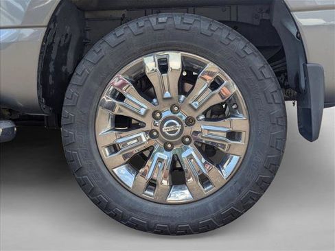 Used 2017 Nissan Titan SL w/ Off-Road Package AWD/4WD image 9