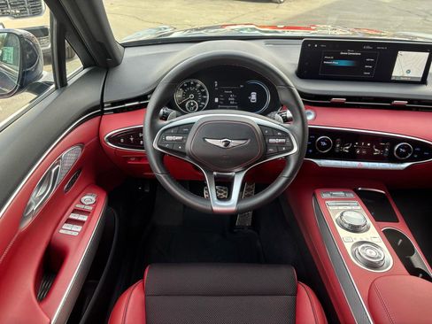 Used 2025 Genesis GV70 3.5T Sport image 4