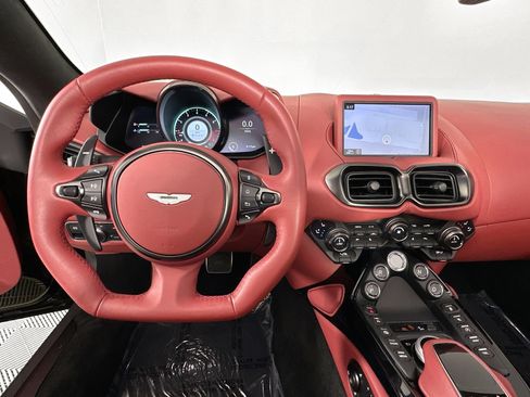 Used 2022 Aston Martin V8 Vantage Roadster image 11