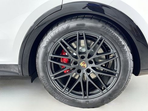 New 2026 Porsche Cayenne GTS image 34