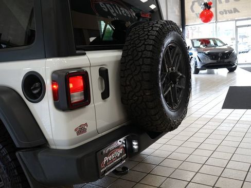 Used 2024 Jeep Wrangler Unlimited Sport AWD/4WD image 15