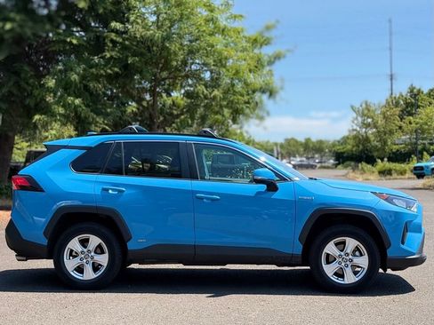 Certified 2021 Toyota RAV4 LE AWD/4WD image 6