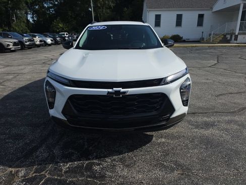 Certified 2024 Chevrolet Trax ACTIV w/ Driver Confidence Package FWD image 2